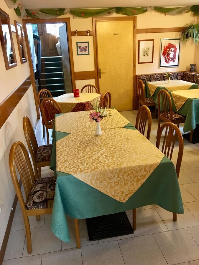 Albergo Meuble Tarandan Forni di Sopra Exteriör bild